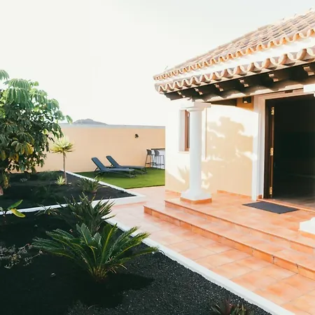 Moderne Villa Met Verwarmd Zwembad In Corralejo Exterior photo